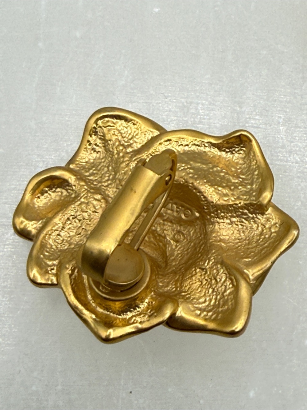 Vintage Avon Gold tone matte Rose Floral Clip-On Earrings beautiful flower - Picture 8 of 9